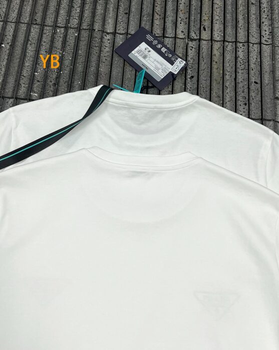 프라다 삼각 로고 프린트 크루넥 반팔티 화이트 레플리카 미러급 SA급 S급 고퀄리티 하이엔드 최상급 의류 [남성여성공용] 7