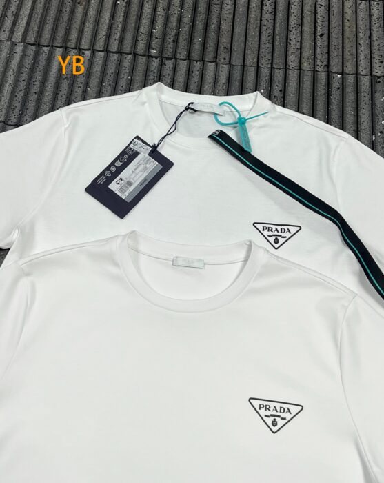 프라다 삼각 로고 프린트 크루넥 반팔티 화이트 레플리카 미러급 SA급 S급 고퀄리티 하이엔드 최상급 의류 [남성여성공용] 5