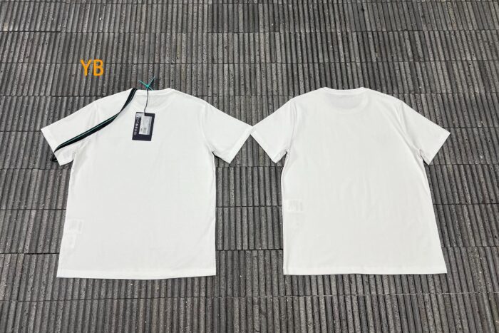 프라다 삼각 로고 프린트 크루넥 반팔티 화이트 레플리카 미러급 SA급 S급 고퀄리티 하이엔드 최상급 의류 [남성여성공용] 4