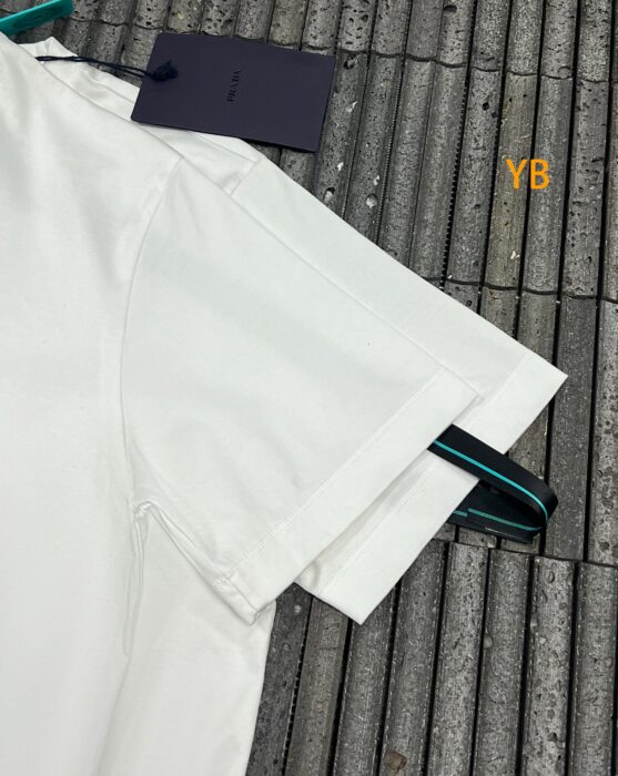 프라다 삼각 로고 프린트 크루넥 반팔티 화이트 레플리카 미러급 SA급 S급 고퀄리티 하이엔드 최상급 의류 [남성여성공용] 10