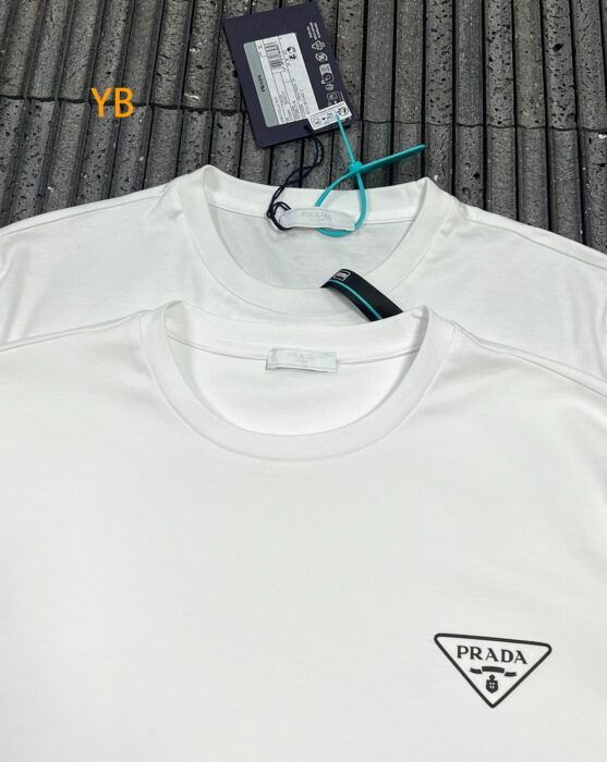 프라다 삼각 로고 프린트 크루넥 반팔티 화이트 레플리카 미러급 SA급 S급 고퀄리티 하이엔드 최상급 의류 [남성여성공용] 11