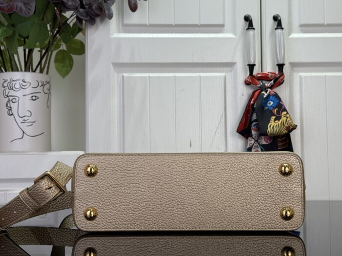 루이비통 카퓌신 BB M14201 M56669 라이트 골드 레플리카 미러급 SA급 S급 고퀄리티 최상급 하이엔드 가방 [여성] 5