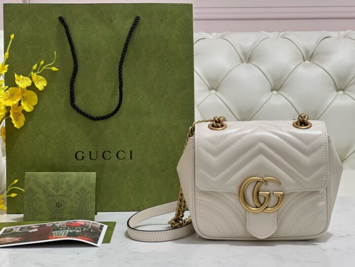 구찌 GG 마몽 미니 숄더백 화이트 레더 739682 레플리카 미러급 SA급 S급 고퀄리티 최상급 하이엔드 가방 [여성]