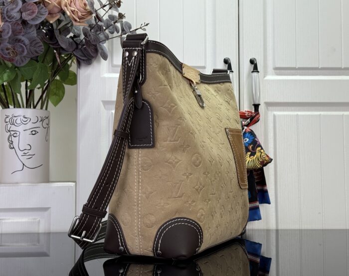 루이비통 LV 메티스 M26126 스웨이드 브라운 레플리카 미러급 SA급 S급 고퀄리티 최상급 하이엔드 가방 [남성여성공용] 4