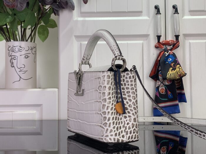 루이비통 카퓌신 미니 악어무늬 M94227 M48865 M88298 화이트 레플리카 미러급 SA급 S급 고퀄리티 최상급 하이엔드 가방 [여성] 4