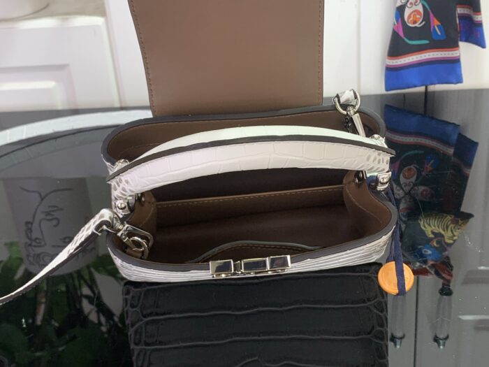 루이비통 카퓌신 미니 악어무늬 M94227 M48865 M88298 화이트 레플리카 미러급 SA급 S급 고퀄리티 최상급 하이엔드 가방 [여성] 3