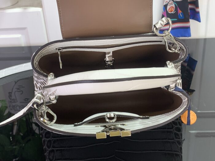 루이비통 카퓌신 BB 악어무늬 M94227 M48865 M88299 화이트 레플리카 미러급 SA급 S급 고퀄리티 최상급 하이엔드 가방 [여성] 3