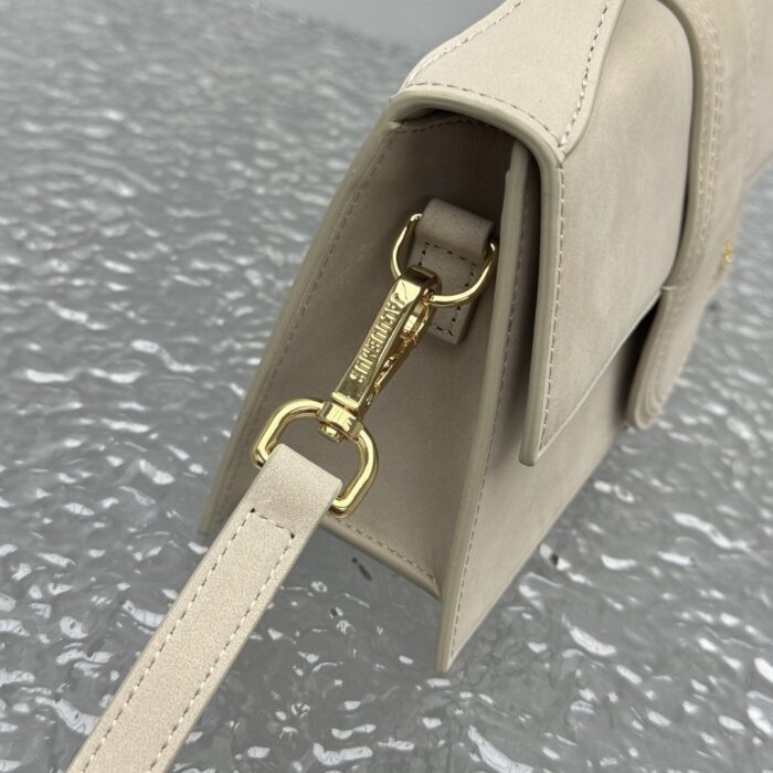 자크뮈스 밤비노 크로스바디 플랩백 베이지 라지 금장 스웨이드 레플리카 미러급 SA급 S급 고퀄리티 최상급 하이엔드 가방 [여성] 8