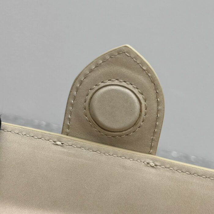 자크뮈스 밤비노 크로스바디 플랩백 베이지 스몰 금장 스웨이드 레플리카 미러급 SA급 S급 고퀄리티 최상급 하이엔드 가방 [여성] 11