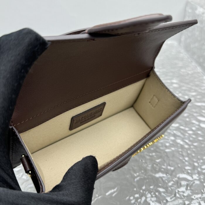 자크뮈스 밤비노 크로스바디 플랩백 다크 브라운 스몰 금장 레더 레플리카 미러급 SA급 S급 고퀄리티 최상급 하이엔드 가방 [여성] 4