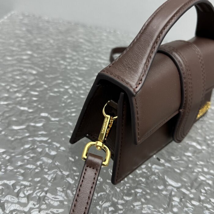 자크뮈스 밤비노 크로스바디 플랩백 다크 브라운 스몰 금장 레더 레플리카 미러급 SA급 S급 고퀄리티 최상급 하이엔드 가방 [여성] 7