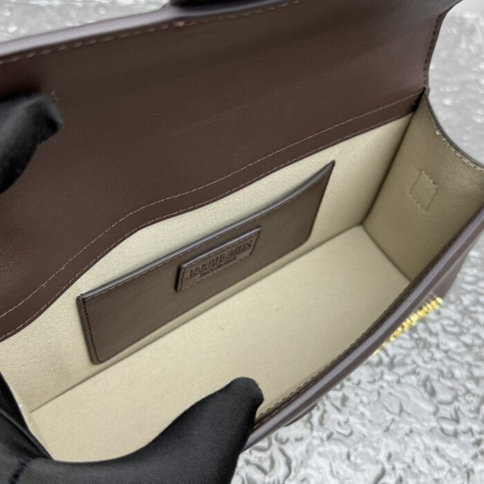 자크뮈스 밤비노 크로스바디 플랩백 다크 브라운 라지 금장 레더 레플리카 미러급 SA급 S급 고퀄리티 최상급 하이엔드 가방 [여성] 4