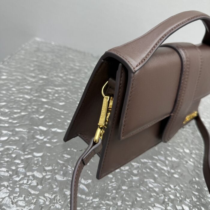 자크뮈스 밤비노 크로스바디 플랩백 다크 브라운 라지 금장 레더 레플리카 미러급 SA급 S급 고퀄리티 최상급 하이엔드 가방 [여성] 10