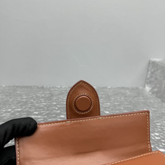 자크뮈스 밤비노 크로스바디 플랩백 꼬냑 스몰 금장 레더 레플리카 미러급 SA급 S급 고퀄리티 최상급 하이엔드 가방 [여성] 10