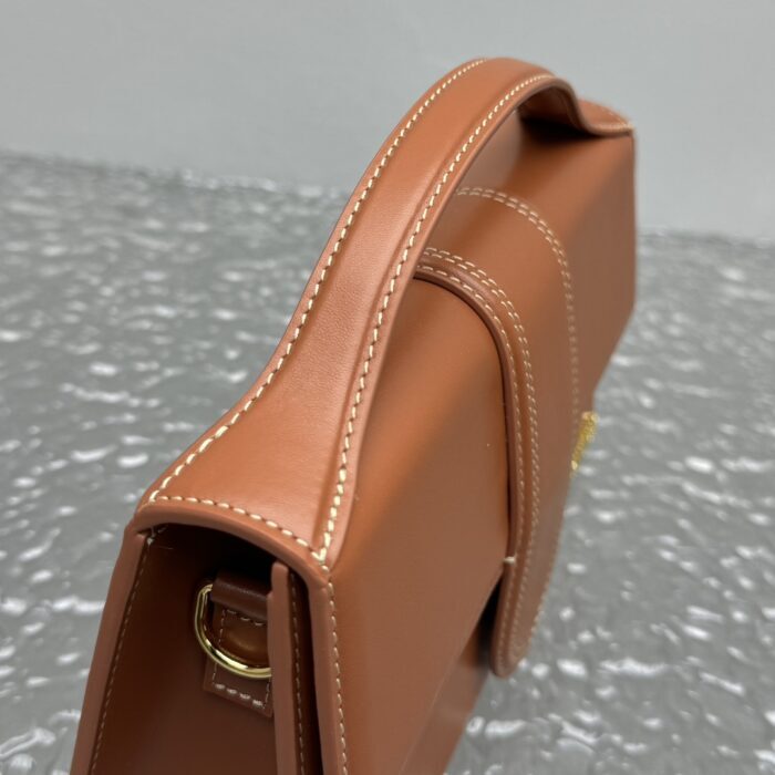 자크뮈스 밤비노 크로스바디 플랩백 꼬냑 라지 금장 레더 레플리카 미러급 SA급 S급 고퀄리티 최상급 하이엔드 가방 [여성] 9