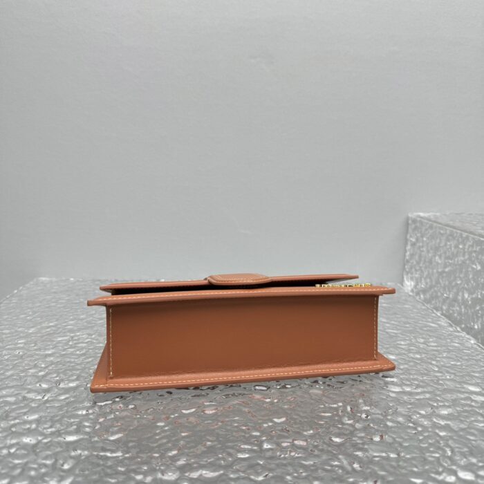 자크뮈스 밤비노 크로스바디 플랩백 꼬냑 라지 금장 레더 레플리카 미러급 SA급 S급 고퀄리티 최상급 하이엔드 가방 [여성] 7