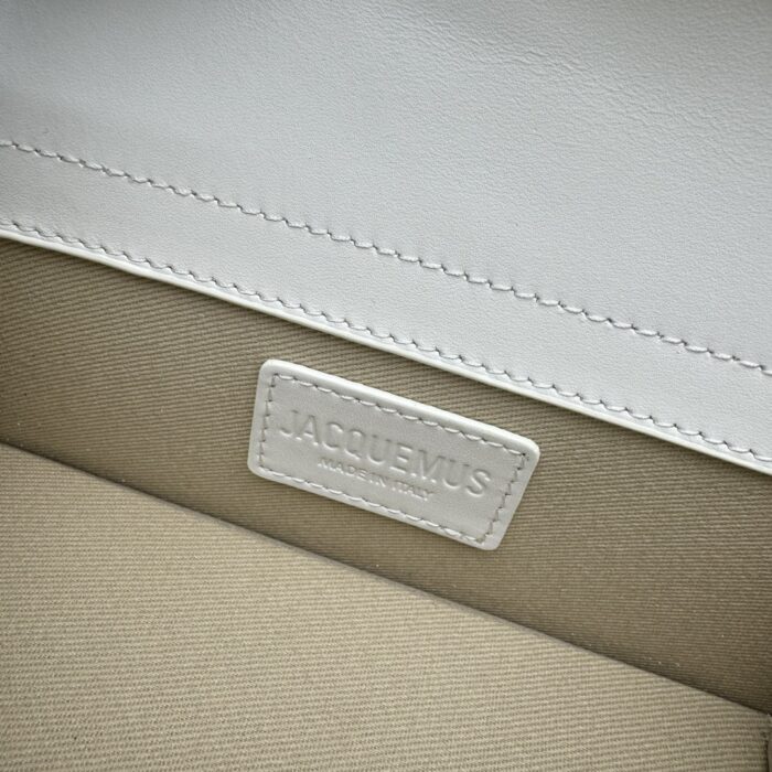 자크뮈스 밤비노 크로스바디 플랩백 화이트 스몰 금장 레더 레플리카 미러급 SA급 S급 고퀄리티 최상급 하이엔드 가방 [여성] 12