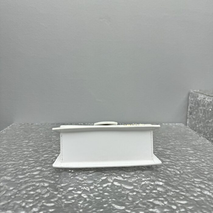 자크뮈스 밤비노 크로스바디 플랩백 화이트 스몰 금장 레더 레플리카 미러급 SA급 S급 고퀄리티 최상급 하이엔드 가방 [여성] 6