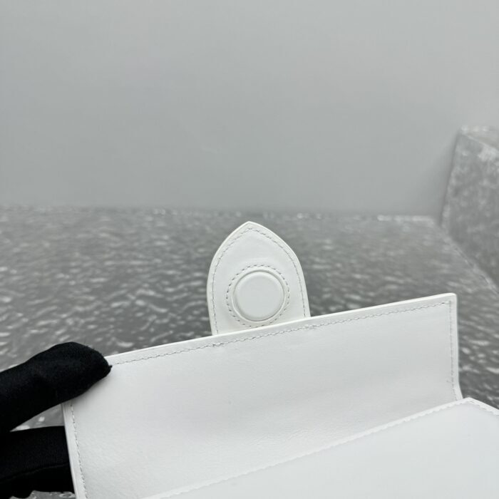 자크뮈스 밤비노 크로스바디 플랩백 화이트 스몰 금장 레더 레플리카 미러급 SA급 S급 고퀄리티 최상급 하이엔드 가방 [여성] 11
