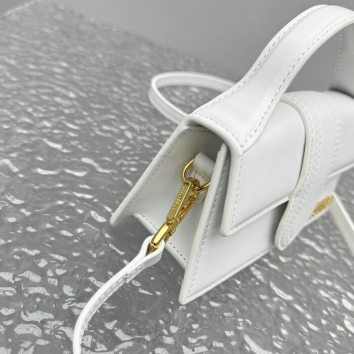 자크뮈스 밤비노 크로스바디 플랩백 화이트 스몰 금장 레더 레플리카 미러급 SA급 S급 고퀄리티 최상급 하이엔드 가방 [여성] 10
