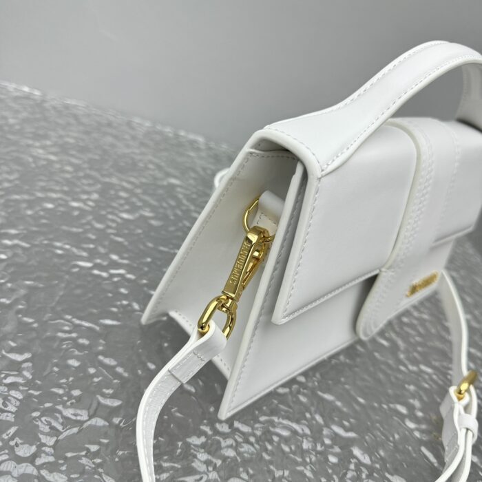 자크뮈스 밤비노 크로스바디 플랩백 화이트 라지 금장 레더 레플리카 미러급 SA급 S급 고퀄리티 최상급 하이엔드 가방 [여성] 9