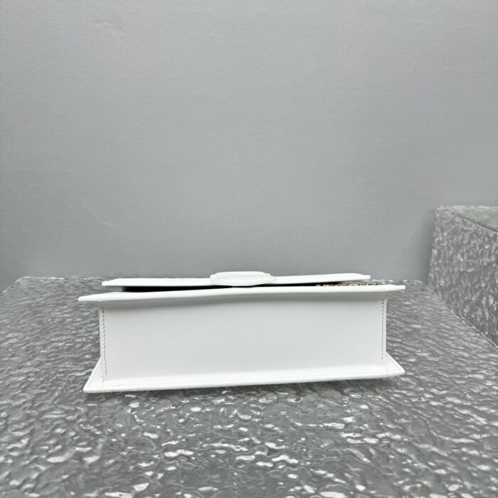 자크뮈스 밤비노 크로스바디 플랩백 화이트 라지 금장 레더 레플리카 미러급 SA급 S급 고퀄리티 최상급 하이엔드 가방 [여성] 5