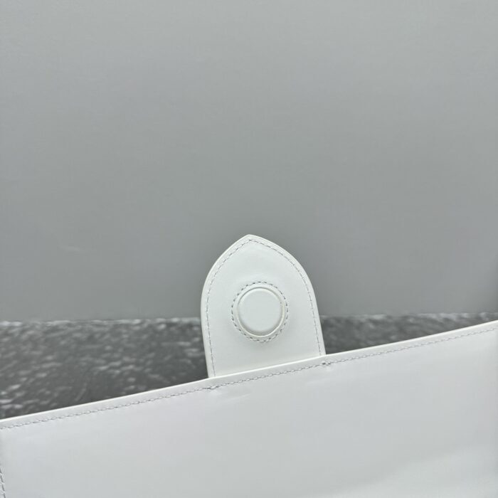 자크뮈스 밤비노 크로스바디 플랩백 화이트 라지 금장 레더 레플리카 미러급 SA급 S급 고퀄리티 최상급 하이엔드 가방 [여성] 11