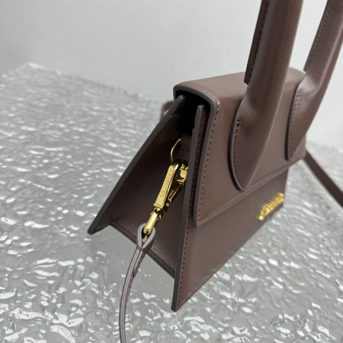 자크뮈스 르 치키토 시그니쳐 핸드백 다크 브라운 미디엄 금장 레더 레플리카 미러급 SA급 S급 고퀄리티 최상급 하이엔드 가방 [여성] 9