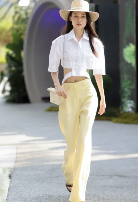 자크뮈스 라 포쉐트 론드 까레 테이크아웃 클러치 화이트 금장 양가죽 레플리카 미러급 SA급 S급 고퀄리티 최상급 하이엔드 가방 [여성]