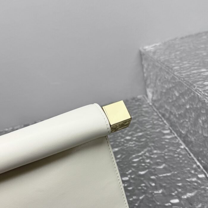 자크뮈스 라 포쉐트 론드 까레 테이크아웃 클러치 화이트 금장 양가죽 레플리카 미러급 SA급 S급 고퀄리티 최상급 하이엔드 가방 [여성] 11