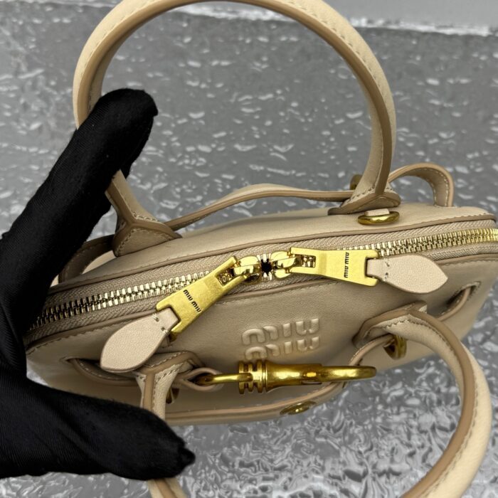 미우미우 아벙츄어 미니 나파 레더 백 베이지 레플리카 미러급 SA급 S급 고퀄리티 최상급 하이엔드 가방 [여성] 9