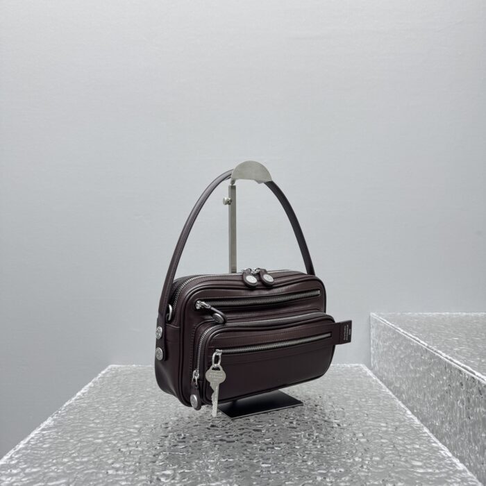 아크네스튜디오 카메로 키트 크로스바디백 초콜릿 브라운 스몰 레플리카 미러급 SA급 S급 고퀄리티 최상급 하이엔드 가방 [여성] 5