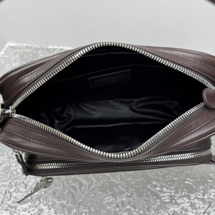 아크네스튜디오 카메로 키트 크로스바디백 초콜릿 브라운 스몰 레플리카 미러급 SA급 S급 고퀄리티 최상급 하이엔드 가방 [여성] 3