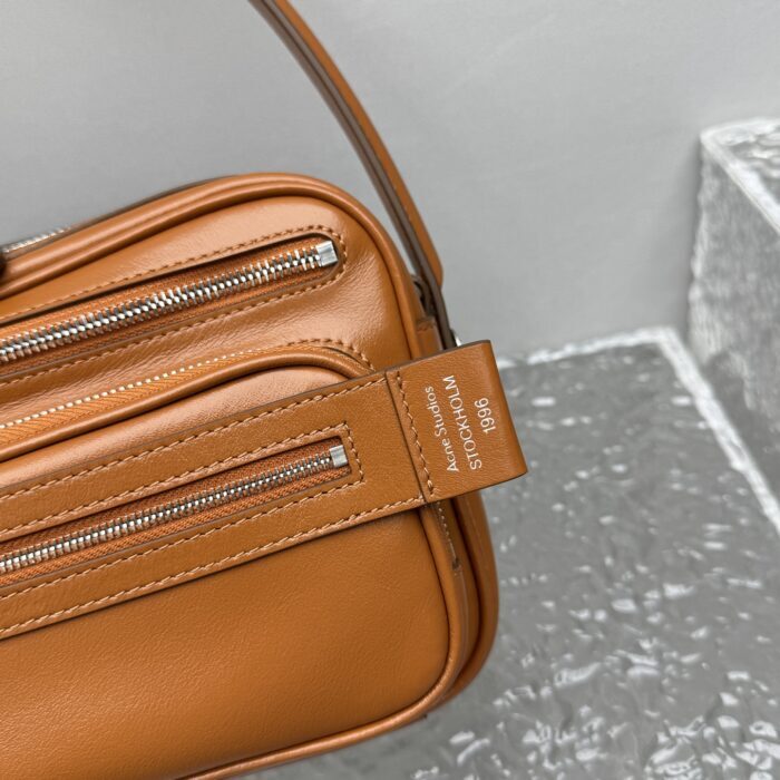 아크네스튜디오 카메로 키트 크로스바디백 꼬냑 스몰 레플리카 미러급 SA급 S급 고퀄리티 최상급 하이엔드 가방 [여성] 12