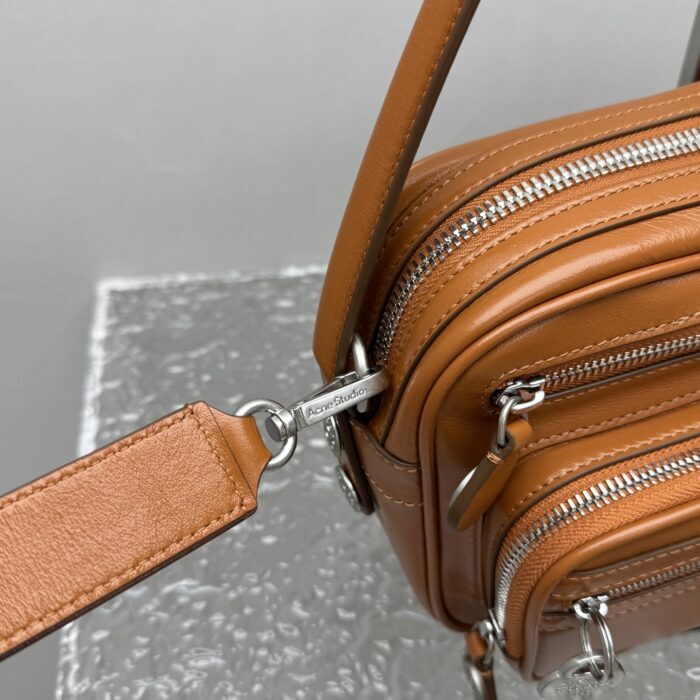 아크네스튜디오 카메로 키트 크로스바디백 꼬냑 스몰 레플리카 미러급 SA급 S급 고퀄리티 최상급 하이엔드 가방 [여성] 15