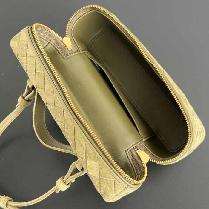 보테가베네타 뱅뱅 배니티 케이스 스웨이드 올리브 789109 레플리카 미러급 SA급 S급 고퀄리티 최상급 하이엔드 가방 [여성] 3