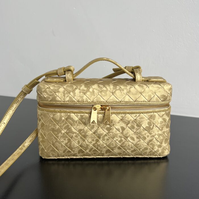 보테가베네타 뱅뱅 배니티 케이스 789109 빈티지 골드 레플리카 미러급 SA급 S급 고퀄리티 최상급 하이엔드 가방 [여성]