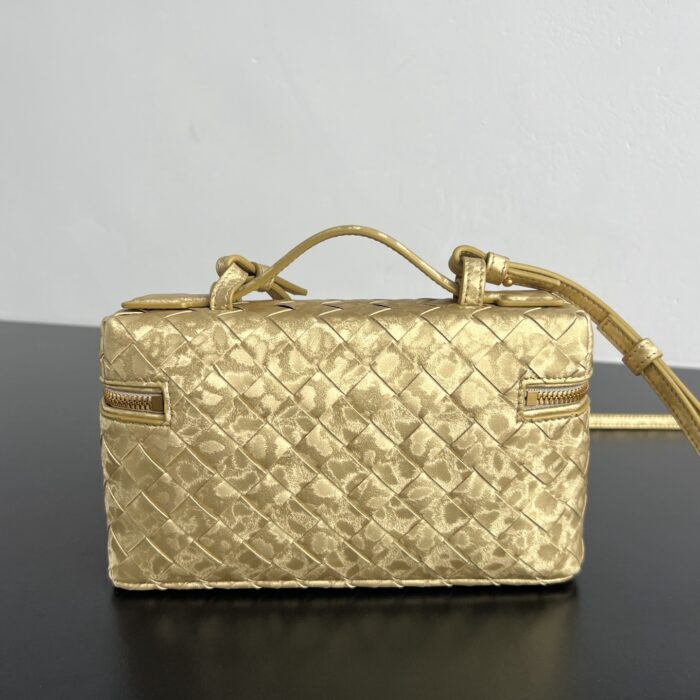 보테가베네타 뱅뱅 배니티 케이스 789109 빈티지 골드 레플리카 미러급 SA급 S급 고퀄리티 최상급 하이엔드 가방 [여성] 2
