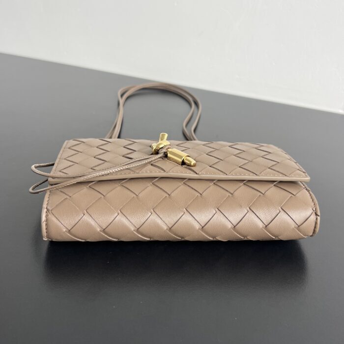 보테가베네타 안디아모 파우치 온 스트랩 파인콘 836940 레플리카 미러급 SA급 S급 고퀄리티 최상급 하이엔드 가방 [여성] 7