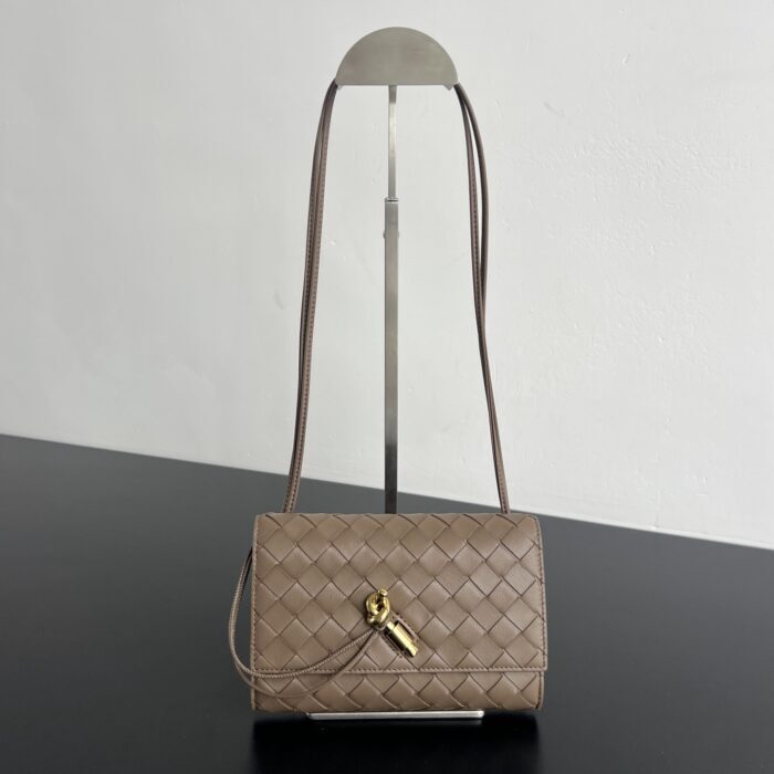 보테가베네타 안디아모 파우치 온 스트랩 파인콘 836940 레플리카 미러급 SA급 S급 고퀄리티 최상급 하이엔드 가방 [여성] 2