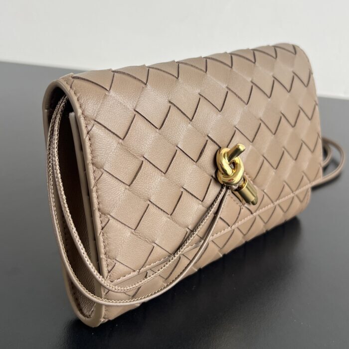 보테가베네타 안디아모 파우치 온 스트랩 파인콘 836940 레플리카 미러급 SA급 S급 고퀄리티 최상급 하이엔드 가방 [여성] 6