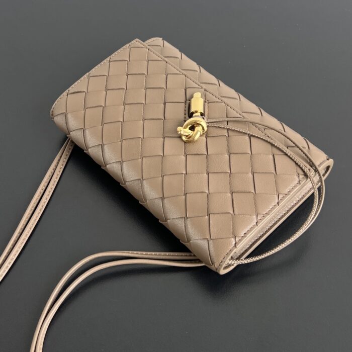 보테가베네타 안디아모 파우치 온 스트랩 파인콘 836940 레플리카 미러급 SA급 S급 고퀄리티 최상급 하이엔드 가방 [여성] 5