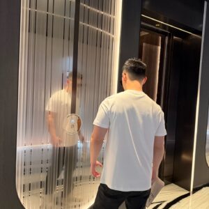 프라다 삼각 로고 프린트 크루넥 반팔티 화이트 레플리카 미러급 SA급 S급 고퀄리티 하이엔드 최상급 의류 [남성여성공용]