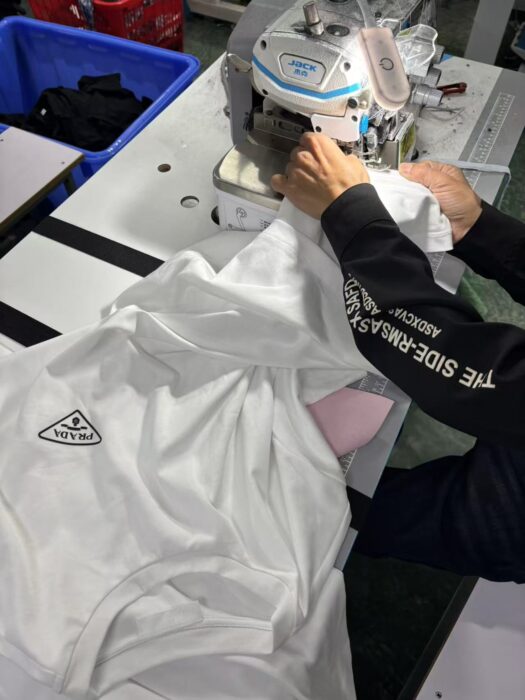 프라다 삼각 로고 프린트 크루넥 반팔티 화이트 레플리카 미러급 SA급 S급 고퀄리티 하이엔드 최상급 의류 [남성여성공용] 15