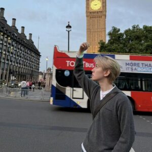 미우미우 페이크 레이어링 V넥 니트 그레이 레플리카 미러급 SA급 S급 고퀄리티 하이엔드 최상급 의류 [남성여성공용]