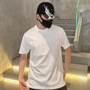 프라다 로고 프린트 크루넥 반팔티 화이트 레플리카 미러급 SA급 S급 고퀄리티 하이엔드 최상급 의류 [남성여성공용]