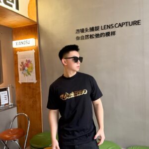 루이비통 엠벨리시드 시그니처 반팔티 블랙 1AJTYP 레플리카 미러급 SA급 S급 고퀄리티 하이엔드 최상급 의류 [남성여성공용]