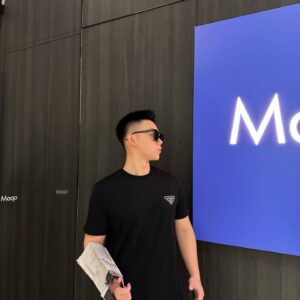 프라다 삼각 로고 프린트 크루넥 반팔티 블랙 레플리카 미러급 SA급 S급 고퀄리티 하이엔드 최상급 의류 [남성여성공용]