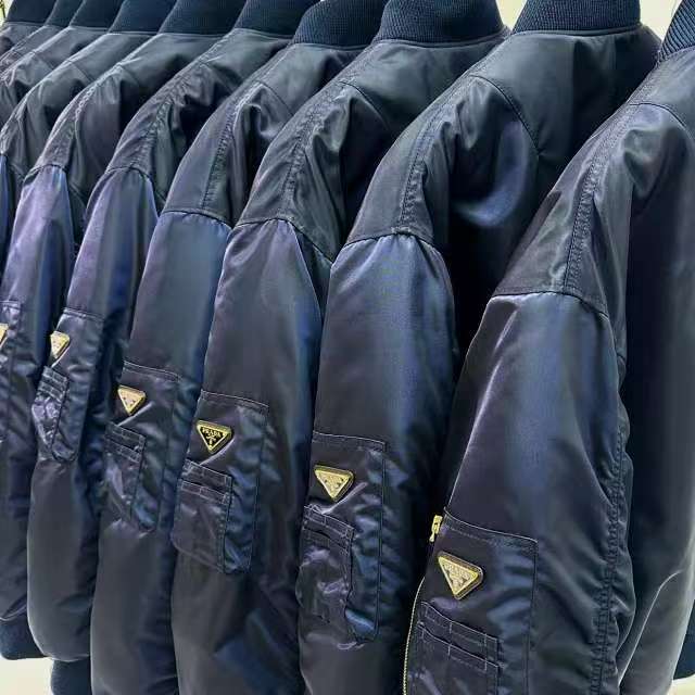 프라다 리나일론 봄버 자켓 블루 P00958165 레플리카 미러급 SA급 S급 고퀄리티 하이엔드 최상급 의류 [남성여성공용] 3