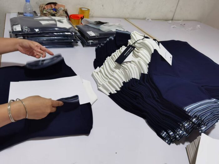 디올 은방울꽃 자수 폴로 셔츠 / 반팔티 / 카라티 네이비 593M810A7024 레플리카 미러급 SA급 S급 고퀄리티 하이엔드 최상급 의류 [남성여성공용] 4